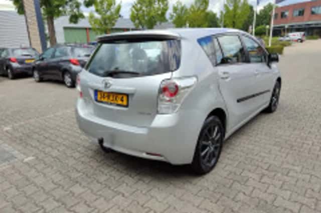 Toyota Verso (2010) thumbnail 4