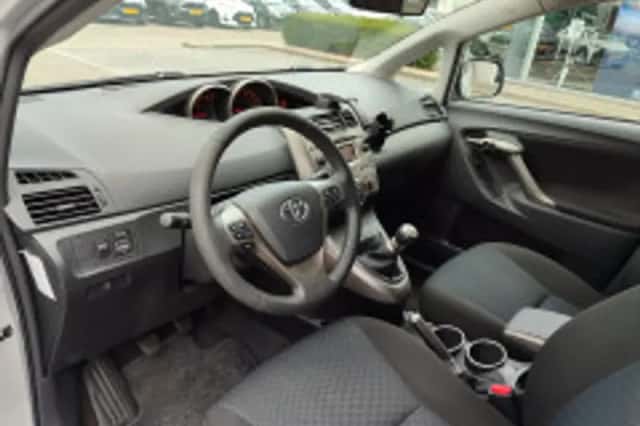 Toyota Verso (2010) thumbnail 5