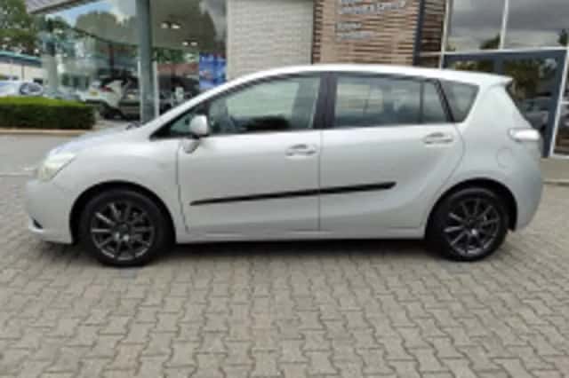 Toyota Verso (2010) thumbnail 6