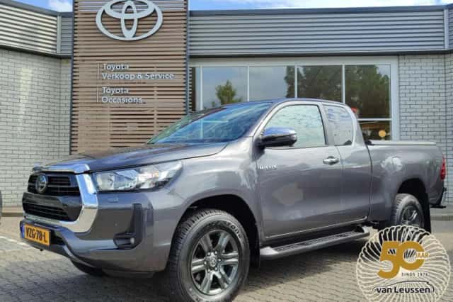 Toyota Hilux (2024) thumbnail 1