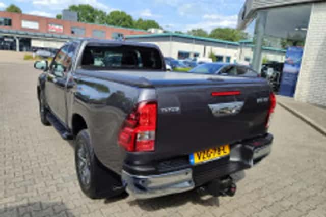 Toyota Hilux (2024) thumbnail 3