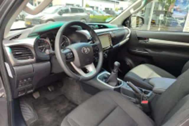 Toyota Hilux (2024) thumbnail 4