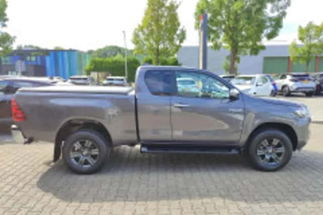 Toyota Hilux (2024) thumbnail 6