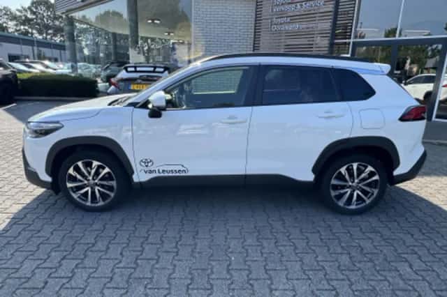 Toyota Corolla Cross (2024) thumbnail 2