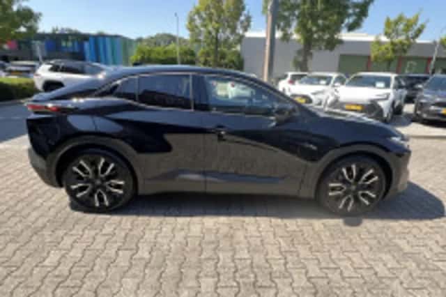 Toyota C hr (2026) thumbnail 4