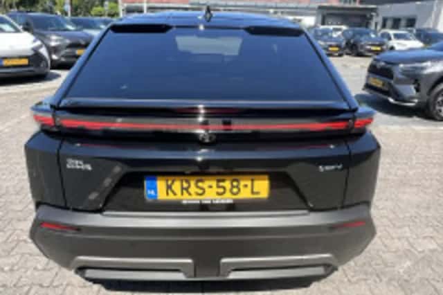 Toyota C hr (2026) thumbnail 6