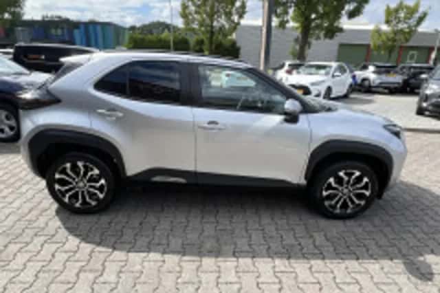 Toyota Yaris Cross (2025) thumbnail 4