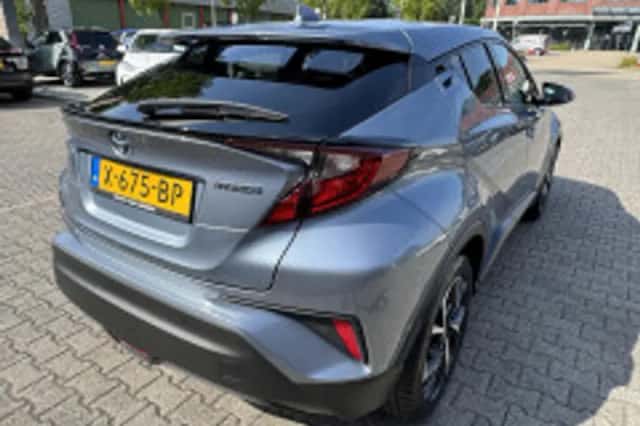 Toyota C hr (2021) thumbnail 3
