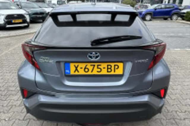 Toyota C hr (2021) thumbnail 4