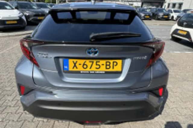 Toyota C hr (2021) thumbnail 4