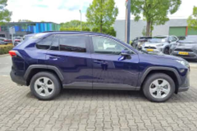 Toyota RAV4 (2021) thumbnail 5