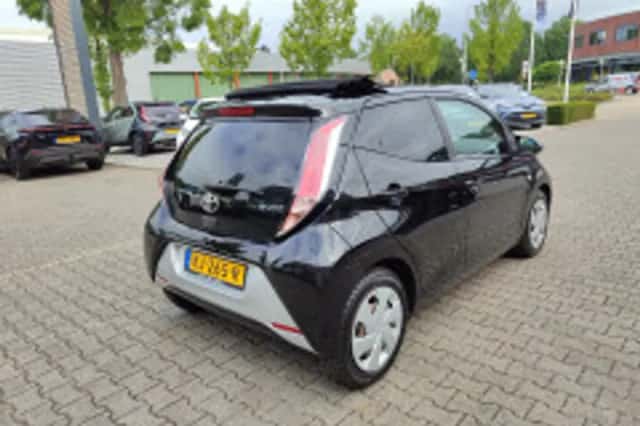Toyota Aygo (2016) thumbnail 3