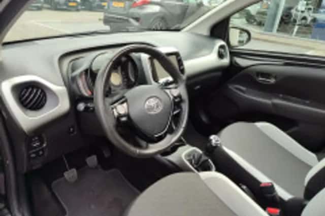 Toyota Aygo (2016) thumbnail 5