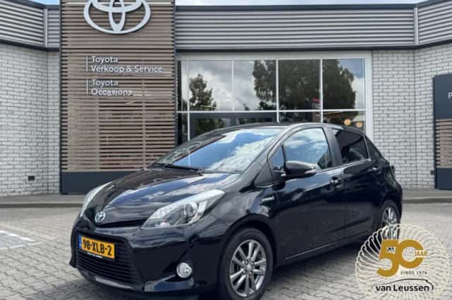 Toyota Yaris (2012) thumbnail 1