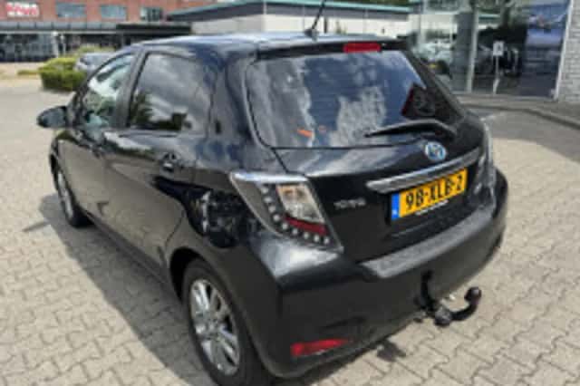 Toyota Yaris (2012) thumbnail 3