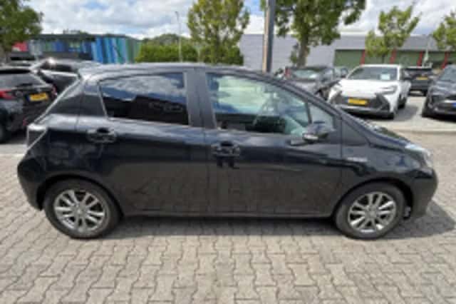 Toyota Yaris (2012) thumbnail 4