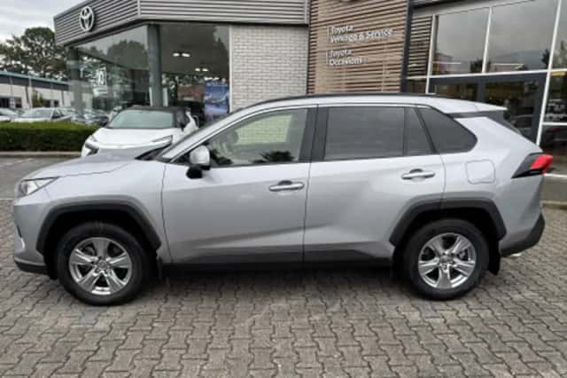 Toyota RAV4 (2024) thumbnail 2