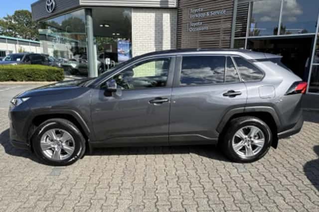 Toyota RAV4 (2024) thumbnail 2