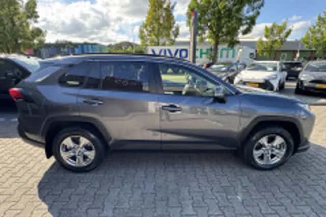 Toyota RAV4 (2024) thumbnail 6