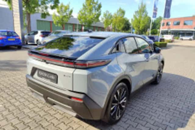 Toyota C-HR (2026) thumbnail 3