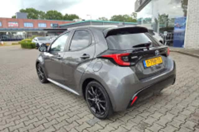 Toyota Yaris (2022) thumbnail 3