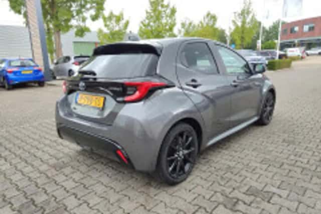 Toyota Yaris (2022) thumbnail 4