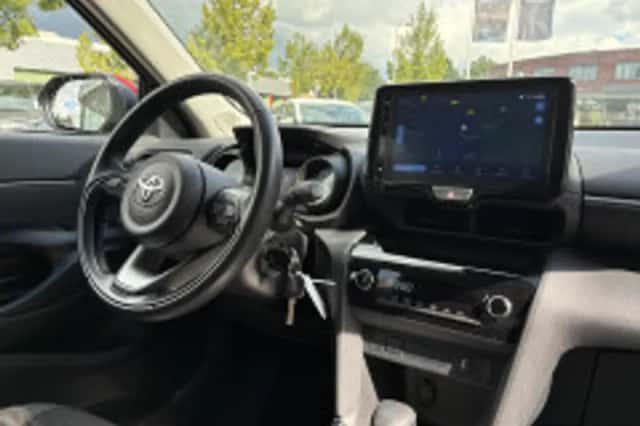 Toyota Yaris Cross (2023) thumbnail 3