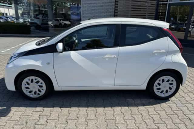 Toyota Aygo (2020) thumbnail 2