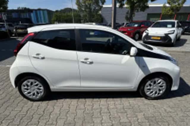 Toyota Aygo (2020) thumbnail 4