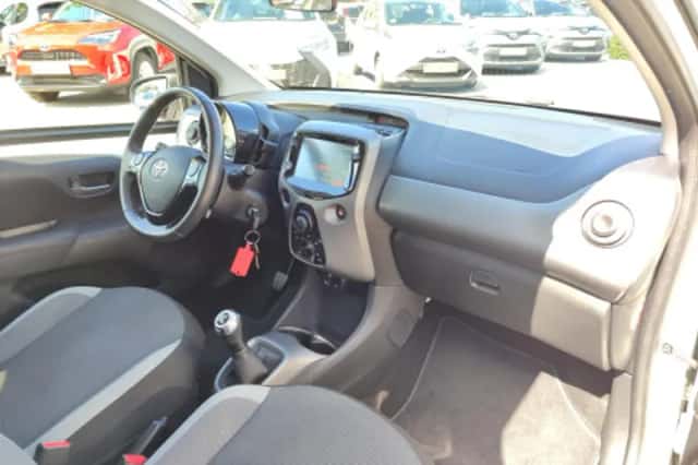 Toyota Aygo (2021) thumbnail 2