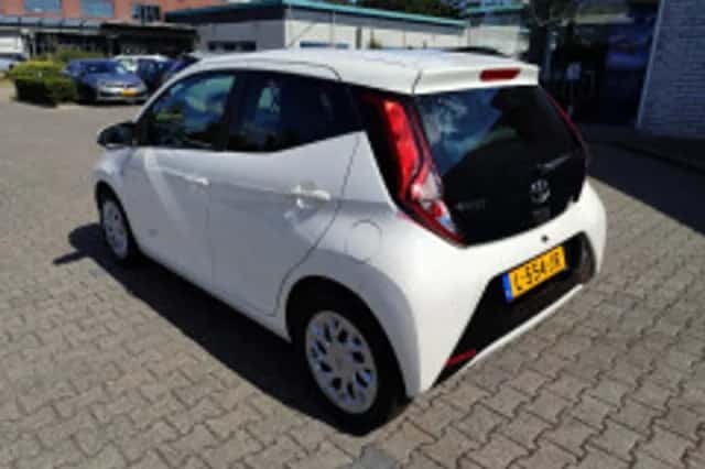 Toyota Aygo (2021) thumbnail 3