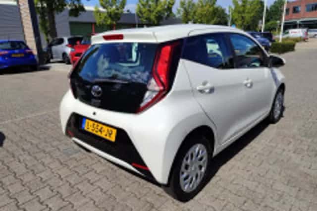 Toyota Aygo (2021) thumbnail 4