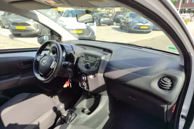 Toyota Aygo (2018) thumbnail 2