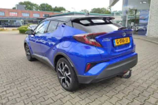 Toyota C-HR (2019) thumbnail 3