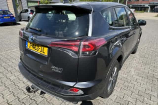 Toyota RAV4 (2018) thumbnail 3