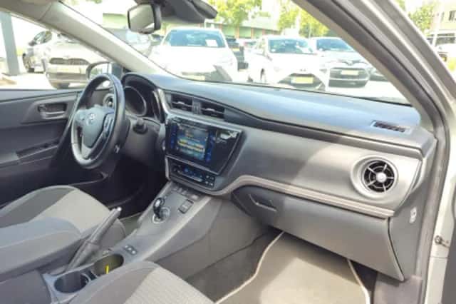Toyota Auris (2019) thumbnail 2