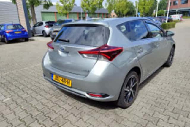 Toyota Auris (2019) thumbnail 3