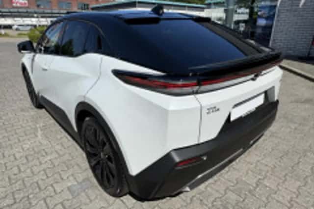 Toyota C-HR (2026) thumbnail 3