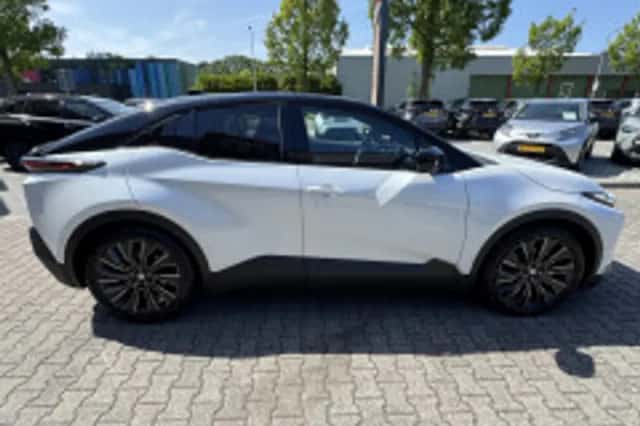 Toyota C-HR (2026) thumbnail 4
