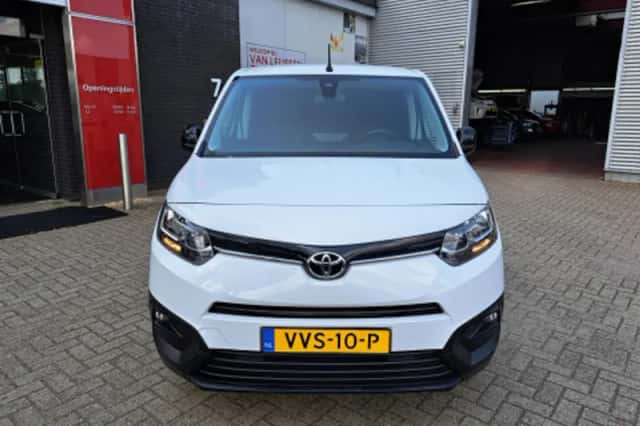 Toyota Proace (2023) thumbnail 2