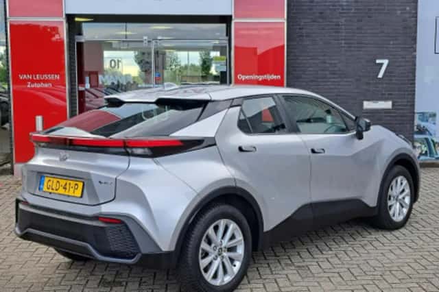 Toyota C hr (2024) thumbnail 2