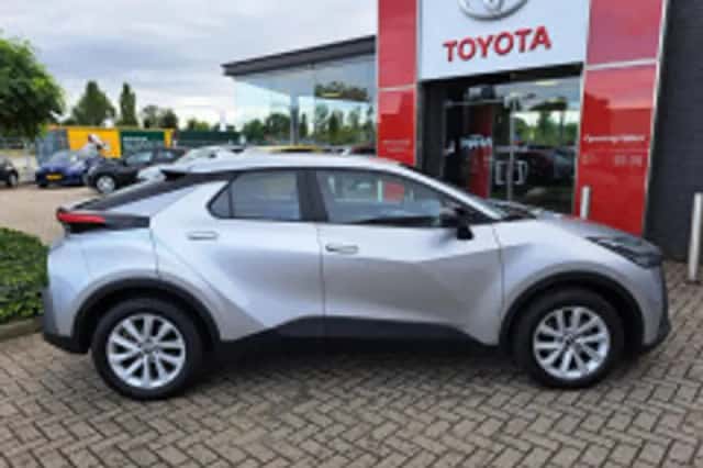 Toyota C hr (2024) thumbnail 6