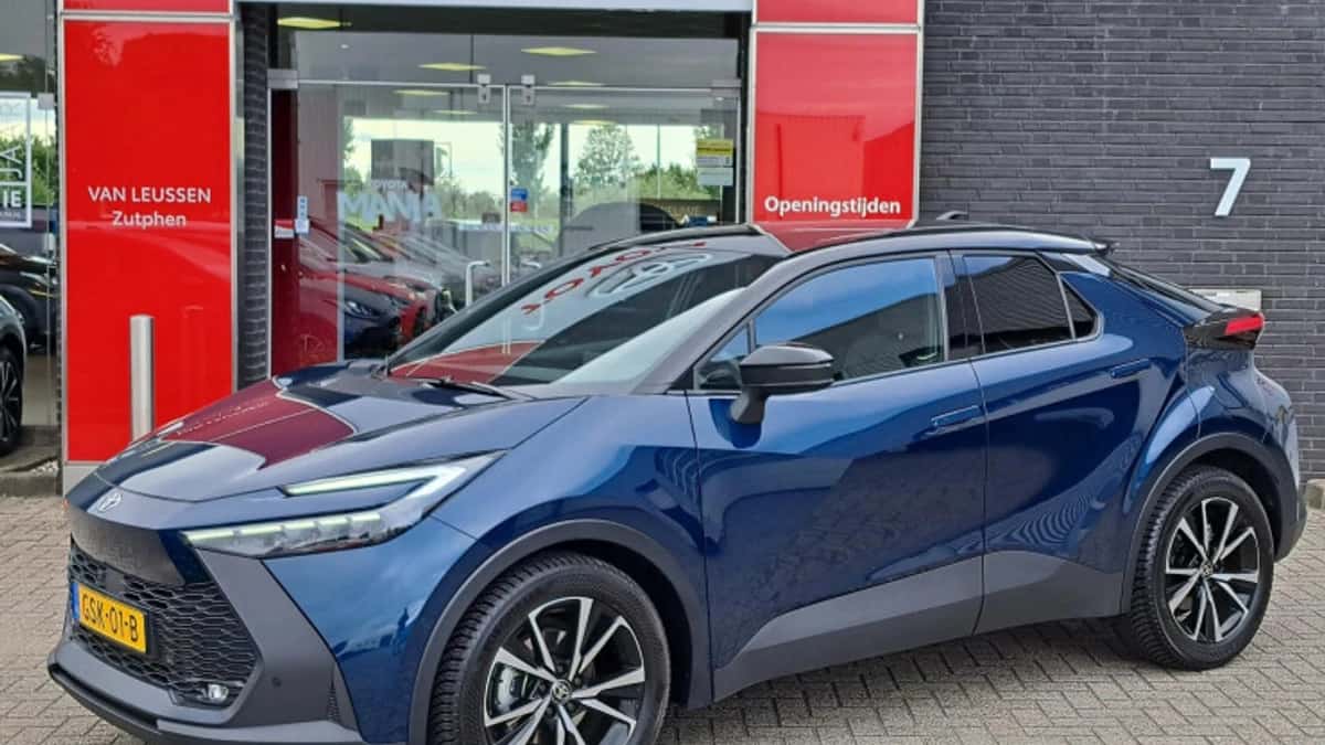 Toyota C hr (2024) — foto 1
