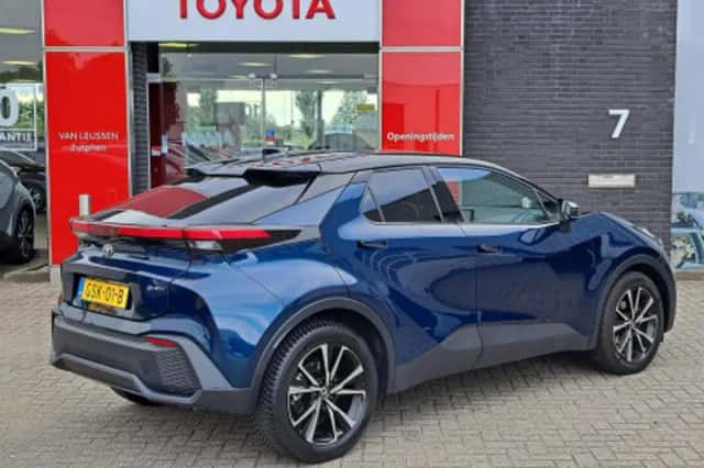 Toyota C hr (2024) thumbnail 2