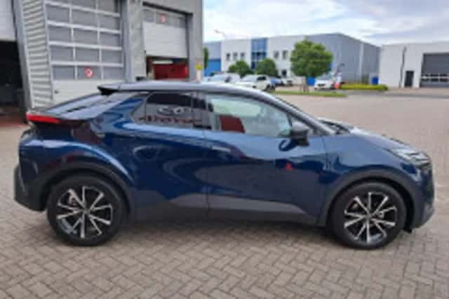 Toyota C hr (2024) thumbnail 3