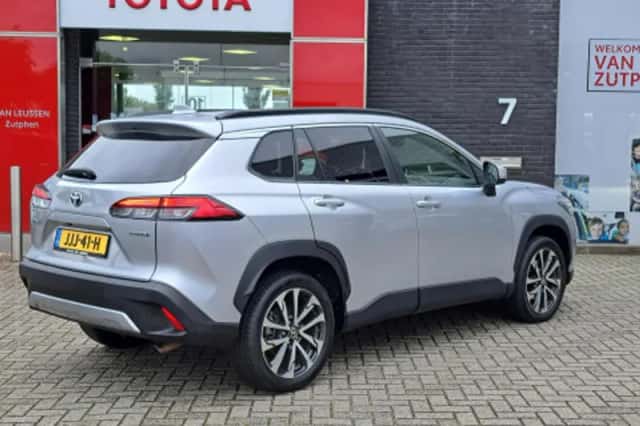Toyota Corolla (2023) thumbnail 2