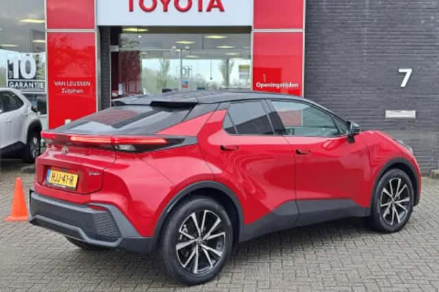 Toyota C hr (2025) thumbnail 2