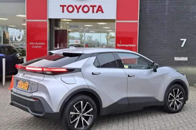 Toyota C hr (2025) thumbnail 2