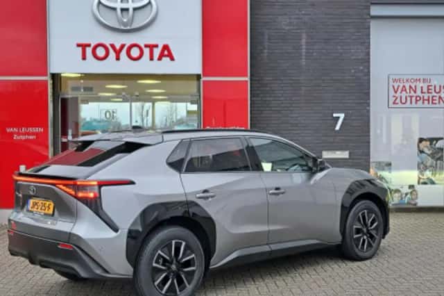 Toyota bZ4X (2026) thumbnail 2