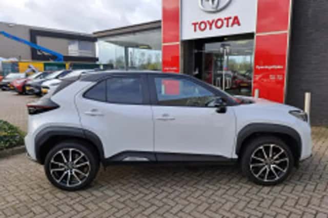 Toyota Yaris Cross (2022) thumbnail 3